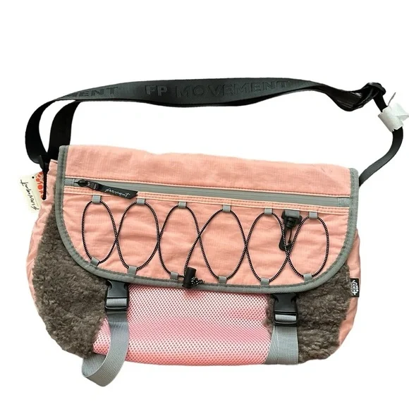 Free People NWT Playoff Sherpa Messenger Bag in pink - Picture 3 of 9